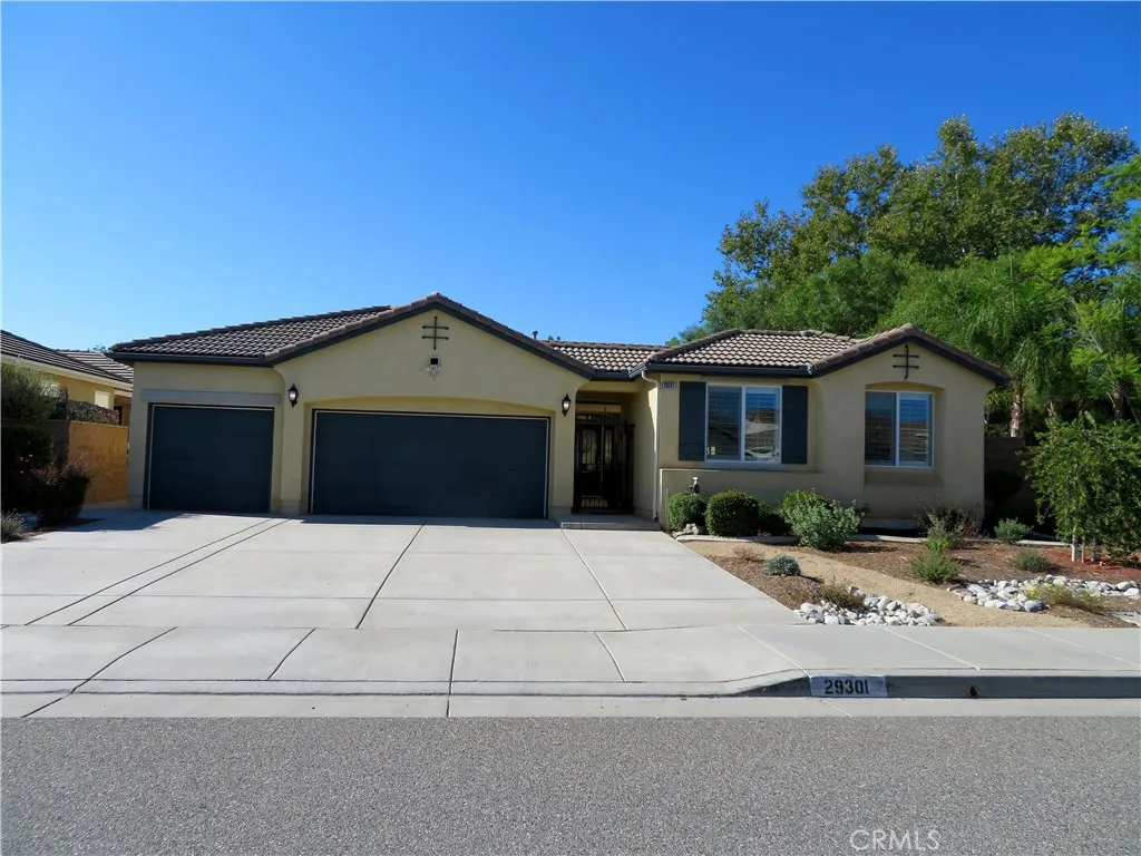 29301 Lake Hills Drive, Menifee, California 92585 home-pic-1